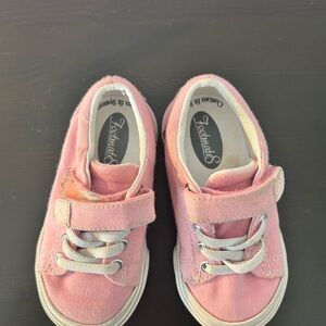 FootMates Pink Baby Sneakers with Velcro Straps-size 6
